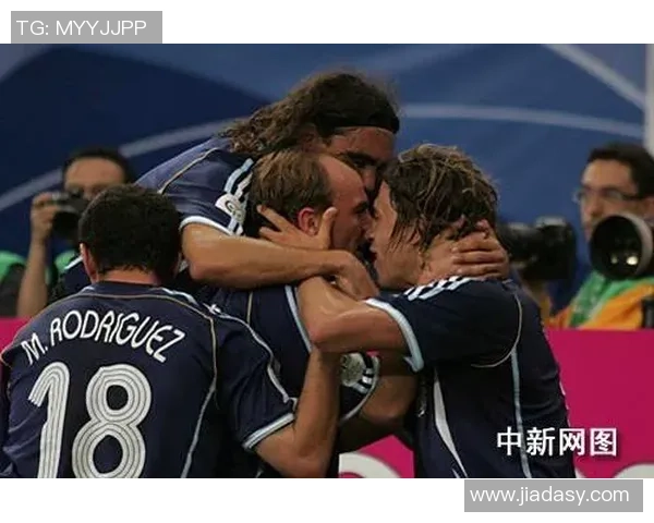 2006世界杯阿根廷与塞黑下半场精彩回顾与战术分析