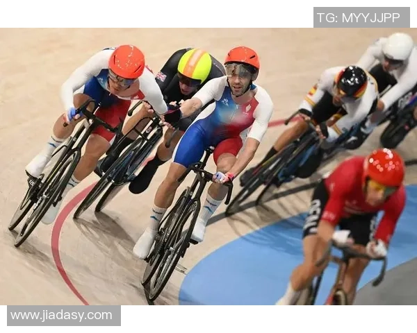 十五运会场所自行车男人凯林赛决赛，云南自行车运动员解涵逆袭夺冠